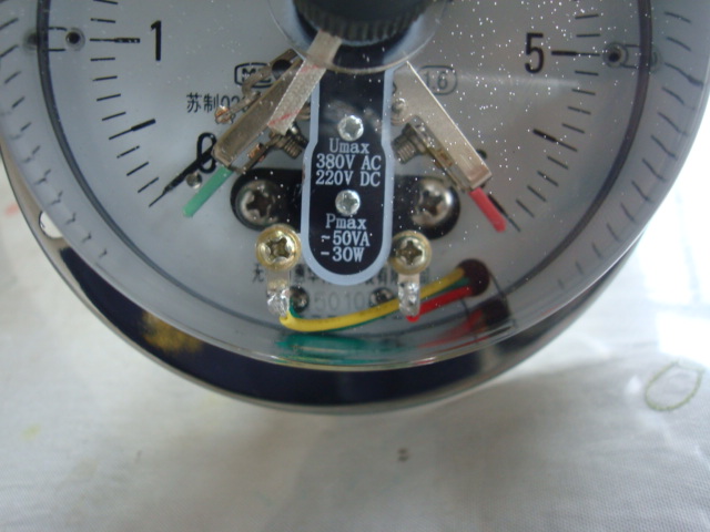 耐震电接点压力表