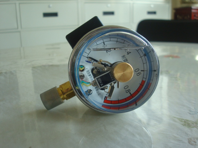 电接点压力表