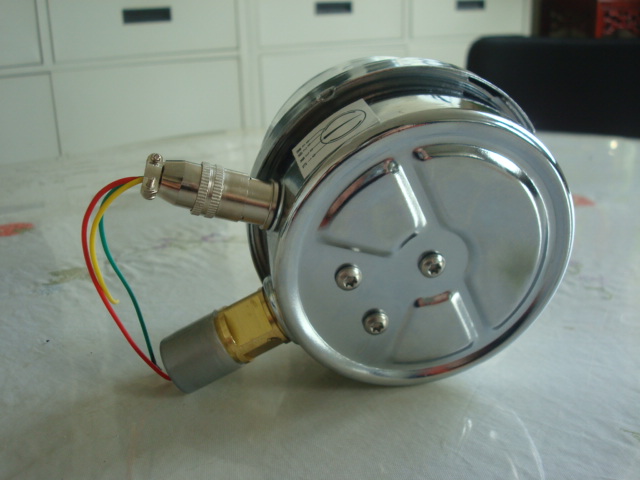 耐震电接点压力表